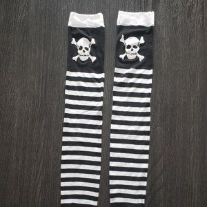 Girls knee socks, black & white stripe, skull motif, size 6-9